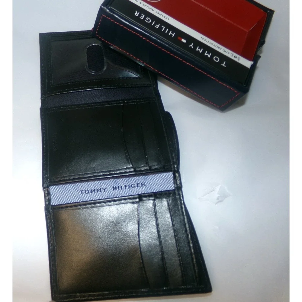 NIB Tommy Hilfiger Men's Trifold Leather Wallet~BLACK